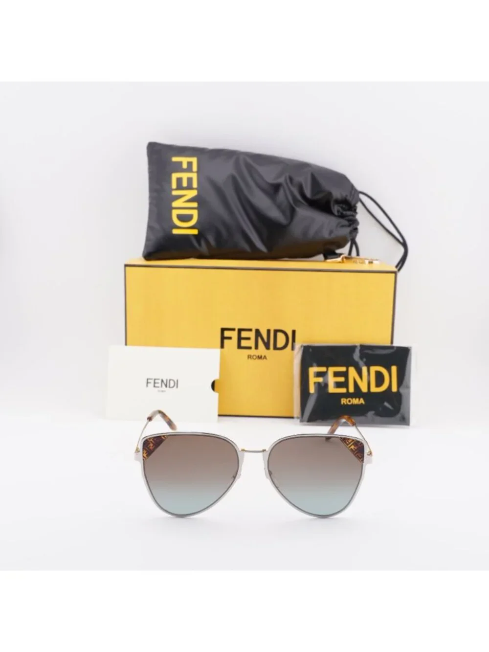 Fendi model fe40189u